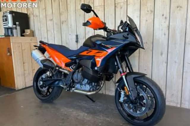 KTM 890 SMT (2026) thumbnail 2