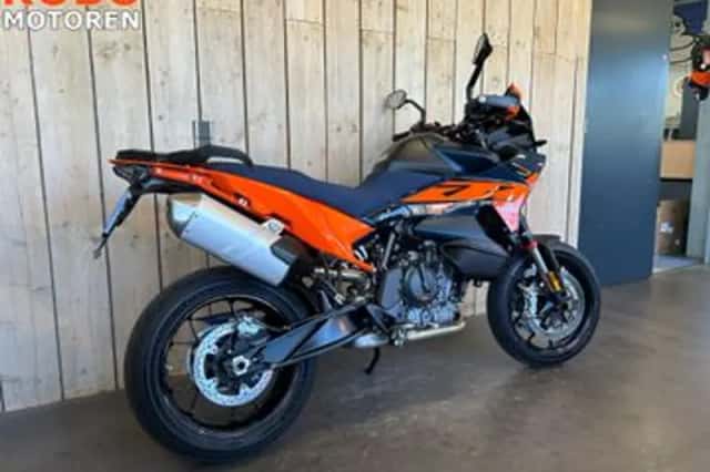 KTM 890 SMT (2026) thumbnail 3