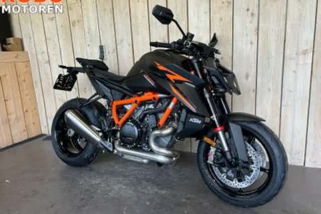 KTM 1390 Super Duke R (2026) thumbnail 2