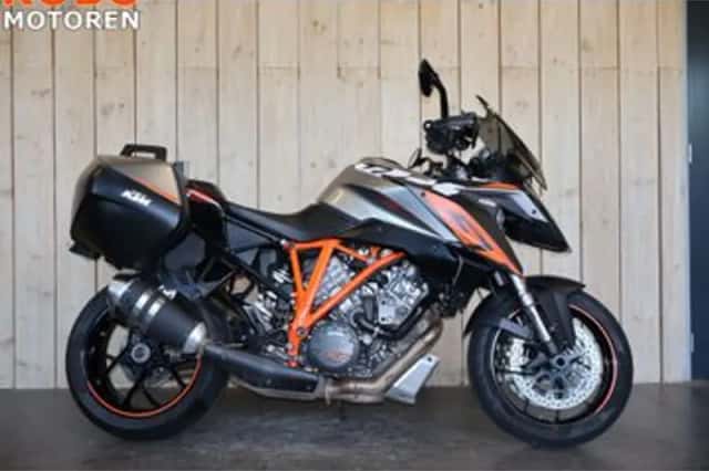 KTM 1290 Super Duke GT (2016) thumbnail 1