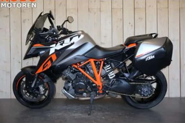 KTM 1290 Super Duke GT (2016) thumbnail 3