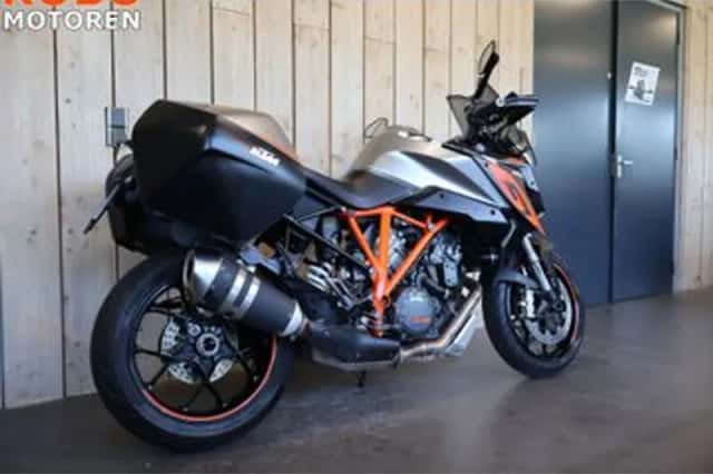 KTM 1290 Super Duke GT (2016) thumbnail 5