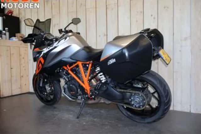 KTM 1290 Super Duke GT (2016) thumbnail 6