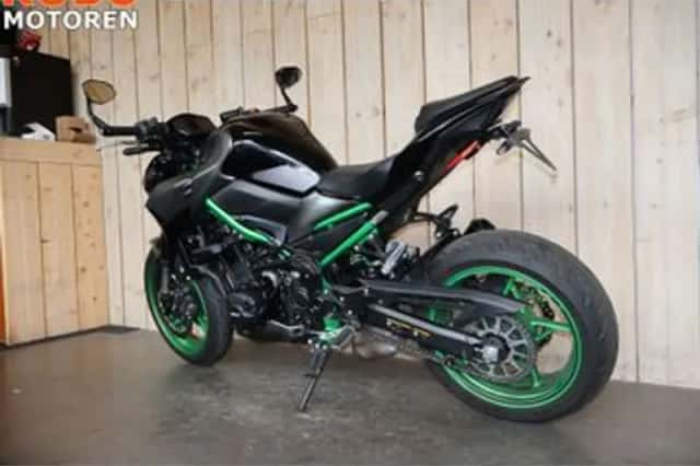 Kawasaki Z900 (2024) thumbnail 6