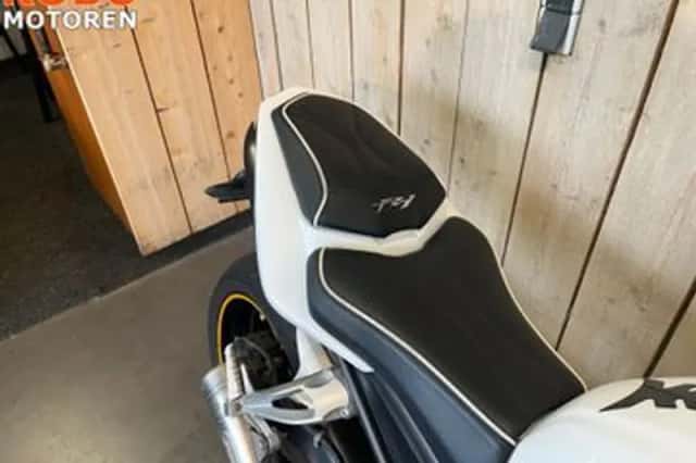 Yamaha FZ1 (2011) thumbnail 4