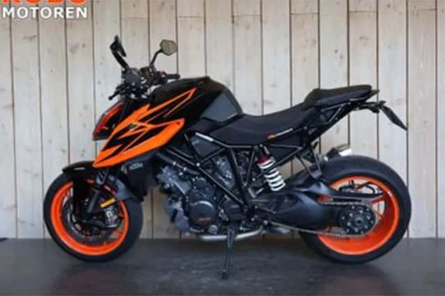 KTM 1290 SuperDuke R (2019) thumbnail 3