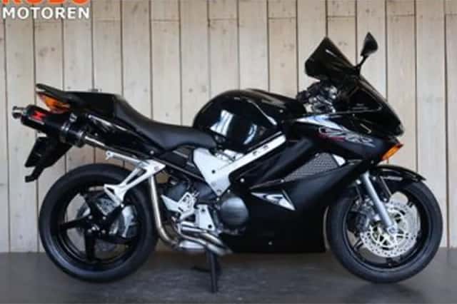 Honda VFR800 (2004) thumbnail 1