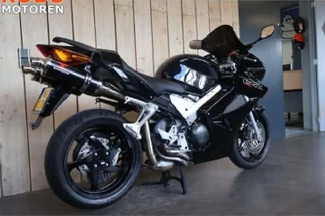 Honda VFR800 (2004) thumbnail 5