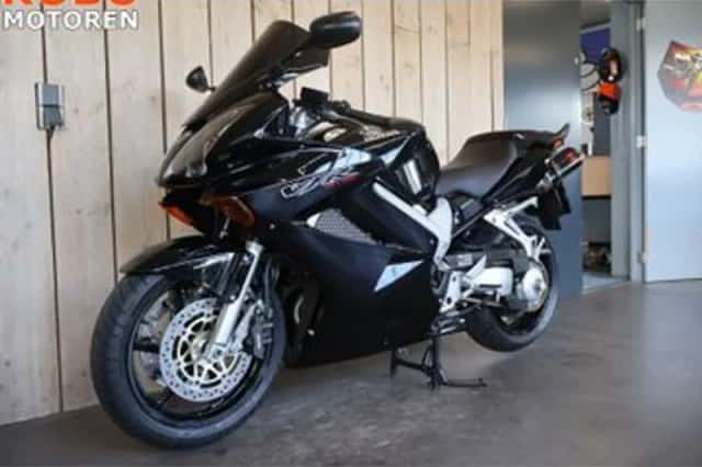 Honda VFR800 (2004) thumbnail 6
