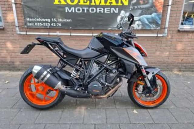 KTM 1290 SuperDuke R (2018) thumbnail 1