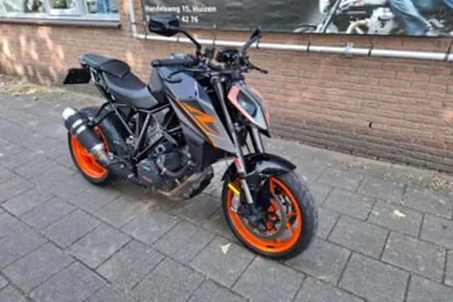 KTM 1290 SuperDuke R (2018) thumbnail 2
