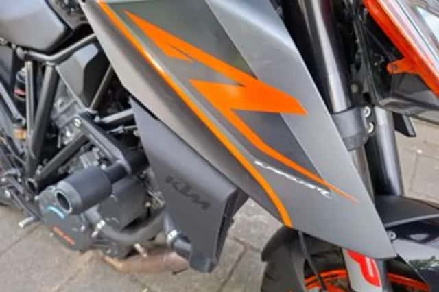 KTM 1290 SuperDuke R (2018) thumbnail 3