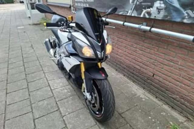 Aprilia Tuono V4 (2014) thumbnail 3
