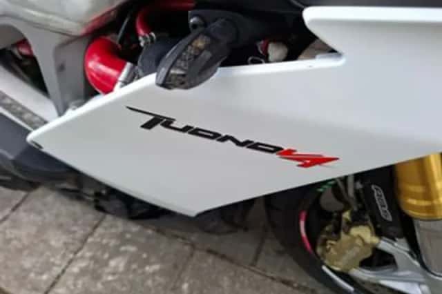 Aprilia Tuono V4 (2014) thumbnail 4