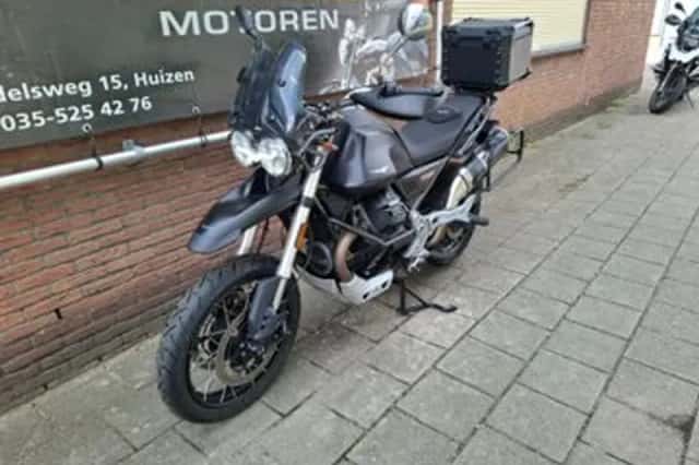 Moto Guzzi V85 TT 850 (2022) thumbnail 2