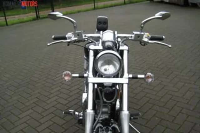 Suzuki VS 1400 Intruder (1989) thumbnail 3