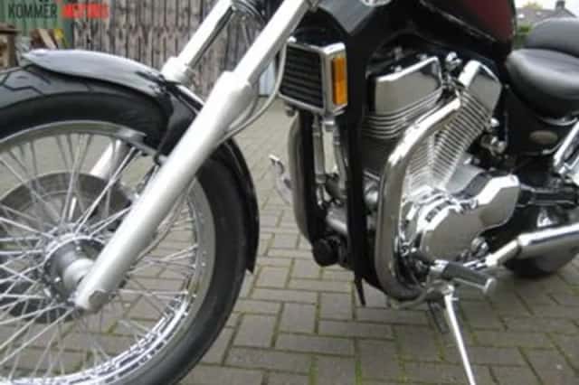 Suzuki VS 1400 Intruder (1989) thumbnail 4