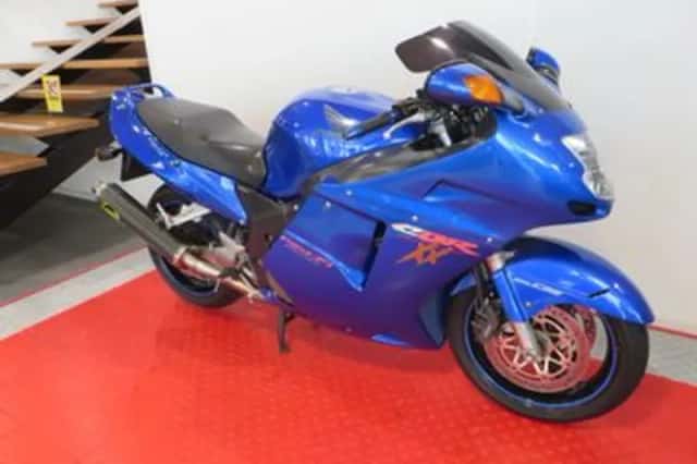 Honda CBR 1100 XX Super Blackbird (1999) thumbnail 2