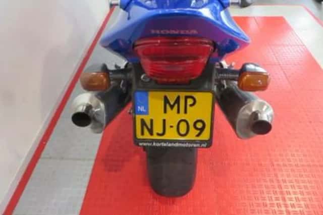 Honda CBR 1100 XX Super Blackbird (1999) thumbnail 4