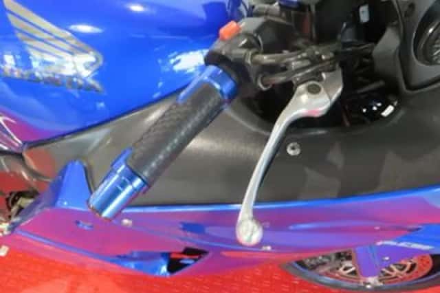 Honda CBR 1100 XX Super Blackbird (1999) thumbnail 5