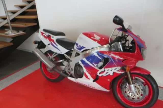 Honda CBR 900 RR Fireblade (1995) thumbnail 2