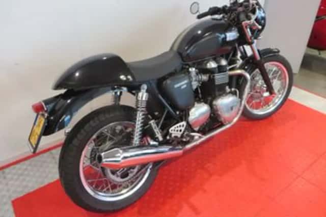 Triumph Thruxton 900 (2012) thumbnail 3