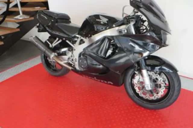 Honda CBR 900 RR Fireblade (1998) thumbnail 2