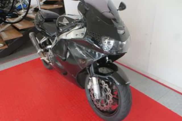 Honda CBR 900 RR Fireblade (1998) thumbnail 3
