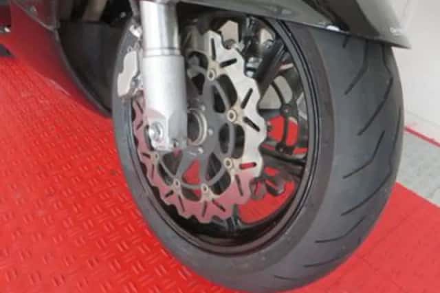 Honda CBR 900 RR Fireblade (1998) thumbnail 4