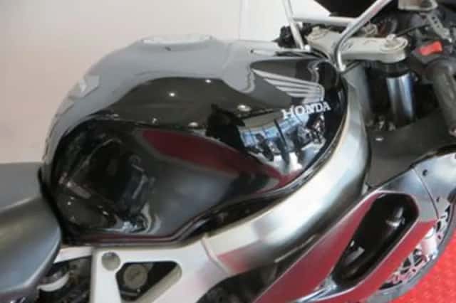 Honda CBR 900 RR Fireblade (1998) thumbnail 5