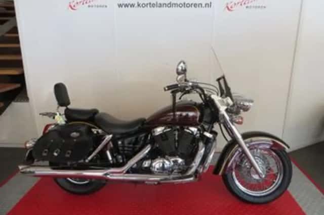 Honda VT 1100 C3 Shadow (2003) thumbnail 1