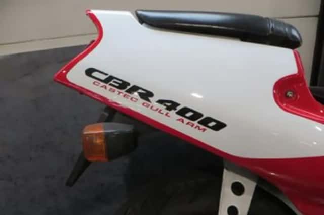 Honda CBR 400RR (1990) thumbnail 2