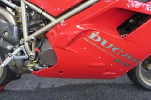 Ducati 916 (1995) thumbnail 4