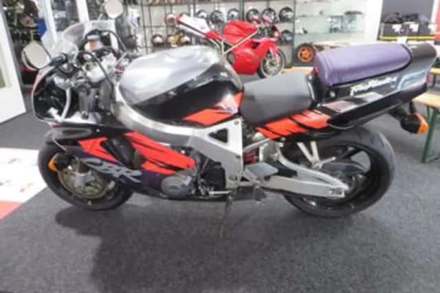 Honda CBR 900 RR Fireblade (1992) thumbnail 2