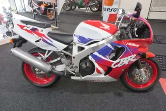 Honda CBR 900 RR Fireblade (1995) thumbnail 1