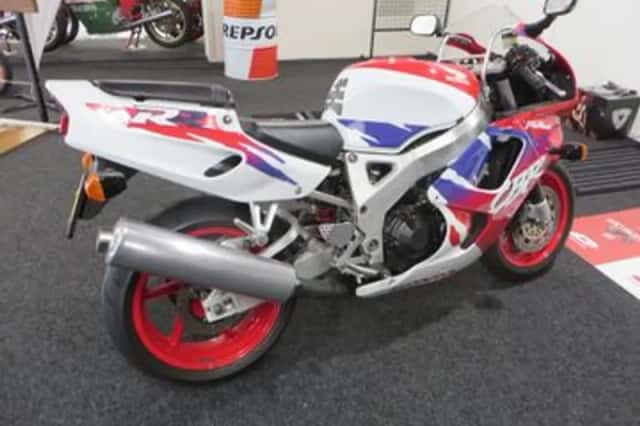 Honda CBR 900 RR Fireblade (1995) thumbnail 2