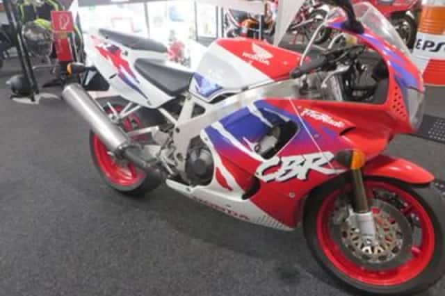 Honda CBR 900 RR Fireblade (1995) thumbnail 3
