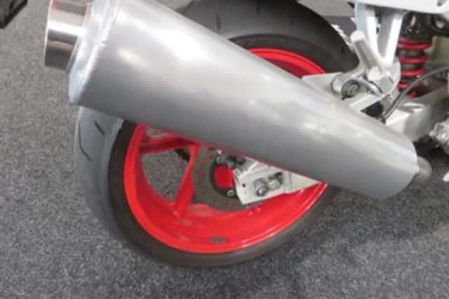 Honda CBR 900 RR Fireblade (1995) thumbnail 5
