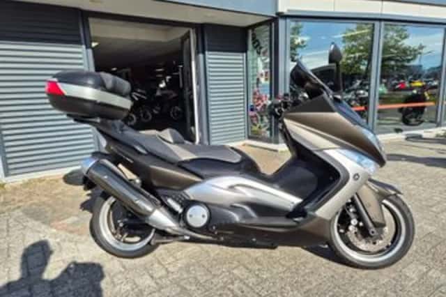 Yamaha T MAX (2011) thumbnail 1