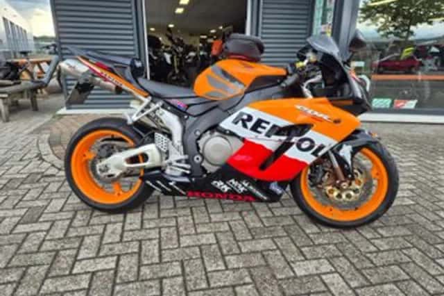 Honda CBR1000RR (2005) thumbnail 1