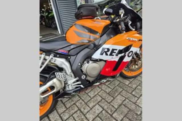 Honda CBR1000RR (2005) thumbnail 2