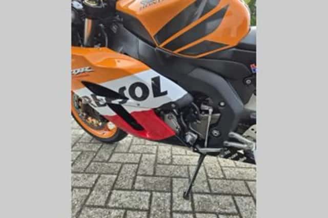 Honda CBR1000RR (2005) thumbnail 3