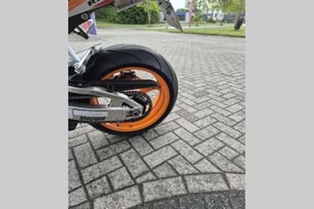 Honda CBR1000RR (2005) thumbnail 4