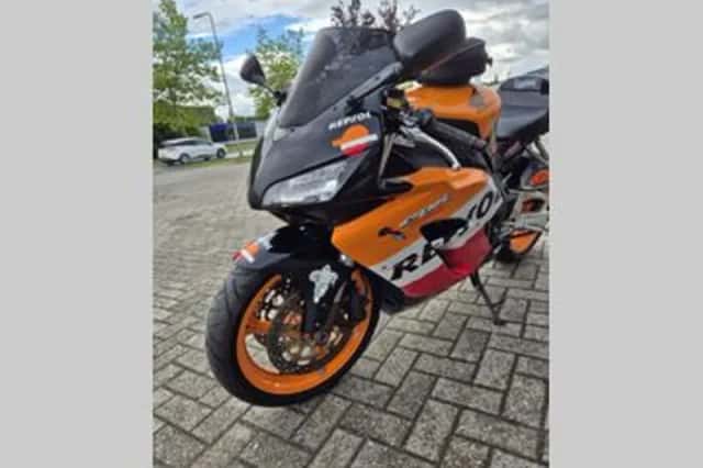 Honda CBR1000RR (2005) thumbnail 6