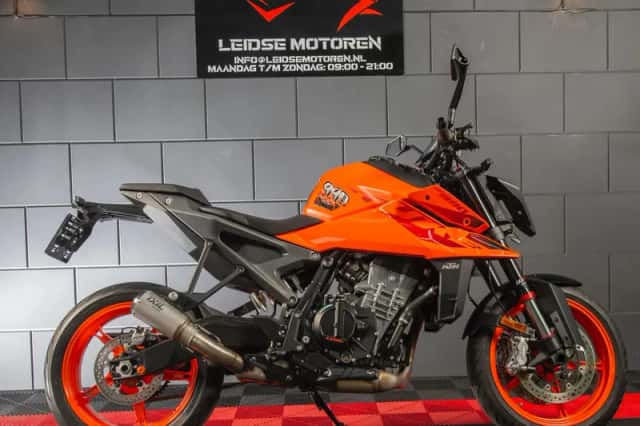 KTM 990 Duke (2024) thumbnail 2