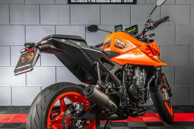 KTM 990 Duke (2024) thumbnail 3