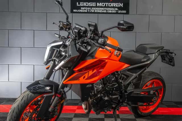 KTM 990 Duke (2024) thumbnail 4