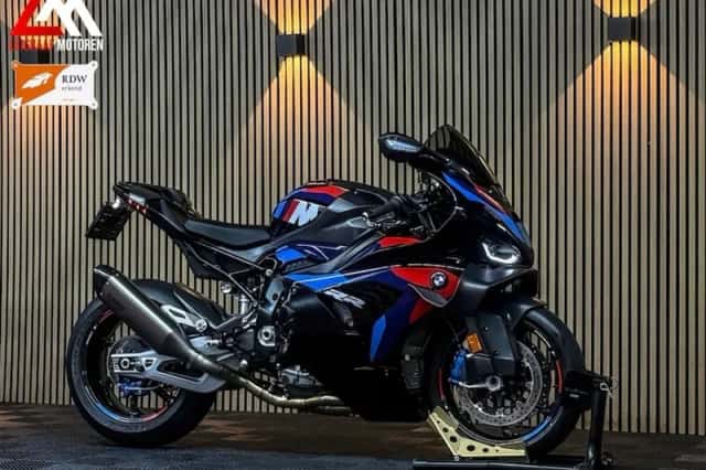 BMW M 1000 RR (2026) thumbnail 1