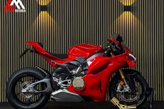 Ducati Panigale V4S (2025) thumbnail 3