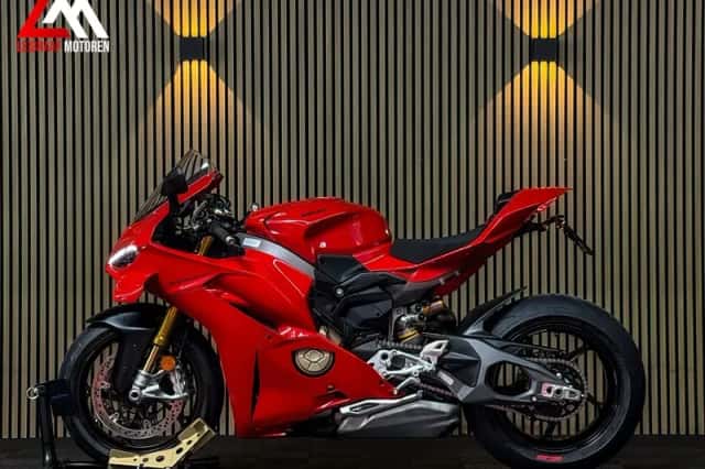 Ducati Panigale V4S (2025) thumbnail 6